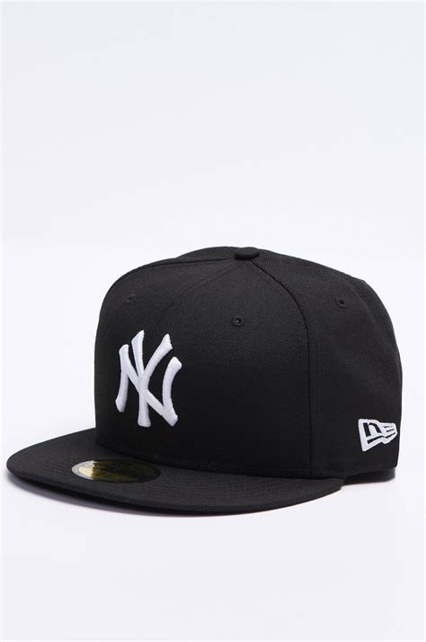 New Era keps .